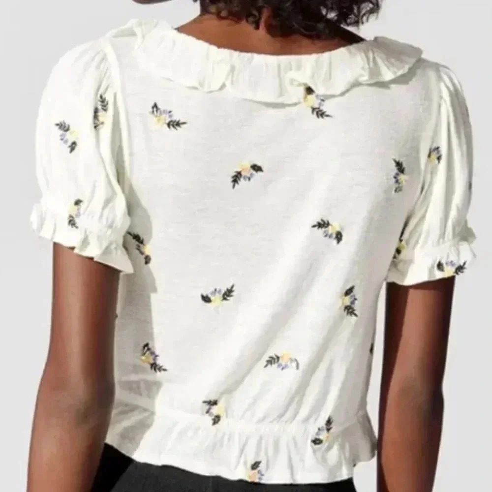 Free People Women’s Cream full bloom embroidered crop top Ruffle Small NWT - Picture 2 of 9